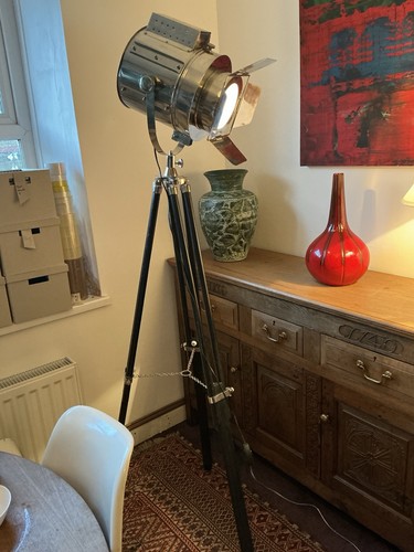Tripod floor lamp - floor, lamp/director