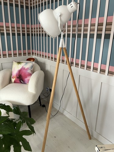 Tripod floor lamp - lamp, large